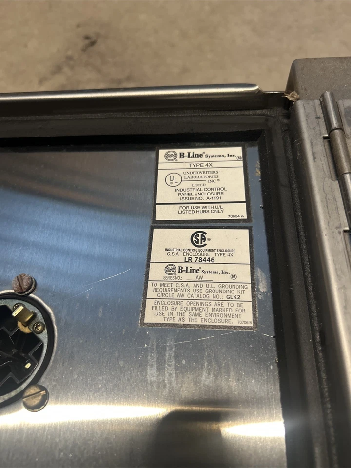 Caja de acero inoxidable B-Line LR78446 tipo 4X SS con interruptor GE 100 amperios Foto 3 de 4