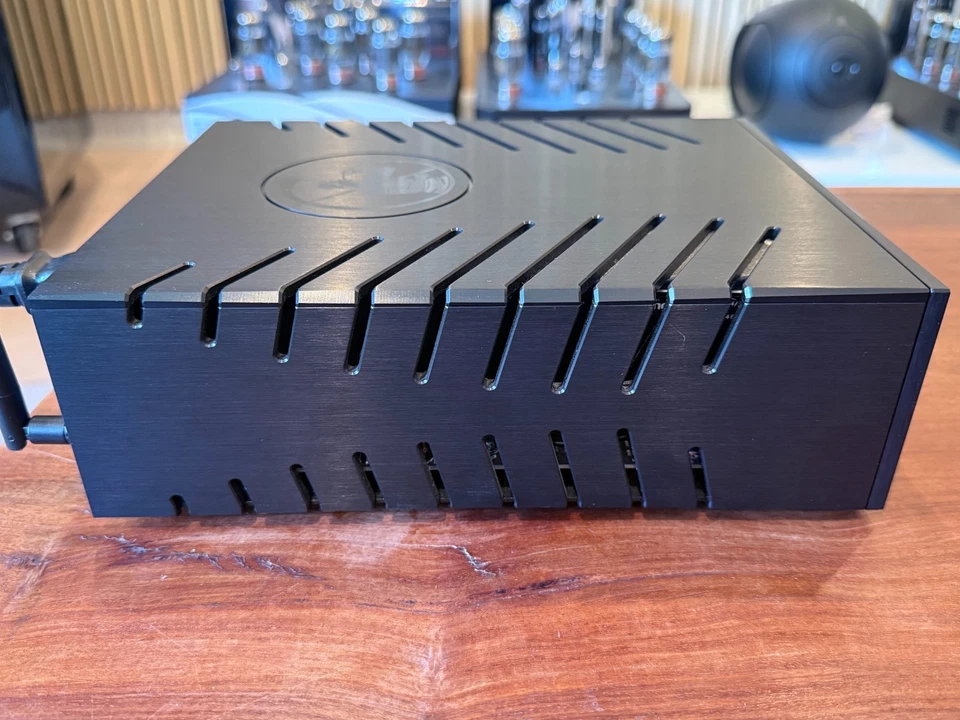 Gold Note DS-10 Network Streamer Preamplifier w Box & Remote EXCELLENT - Image 4 of 4