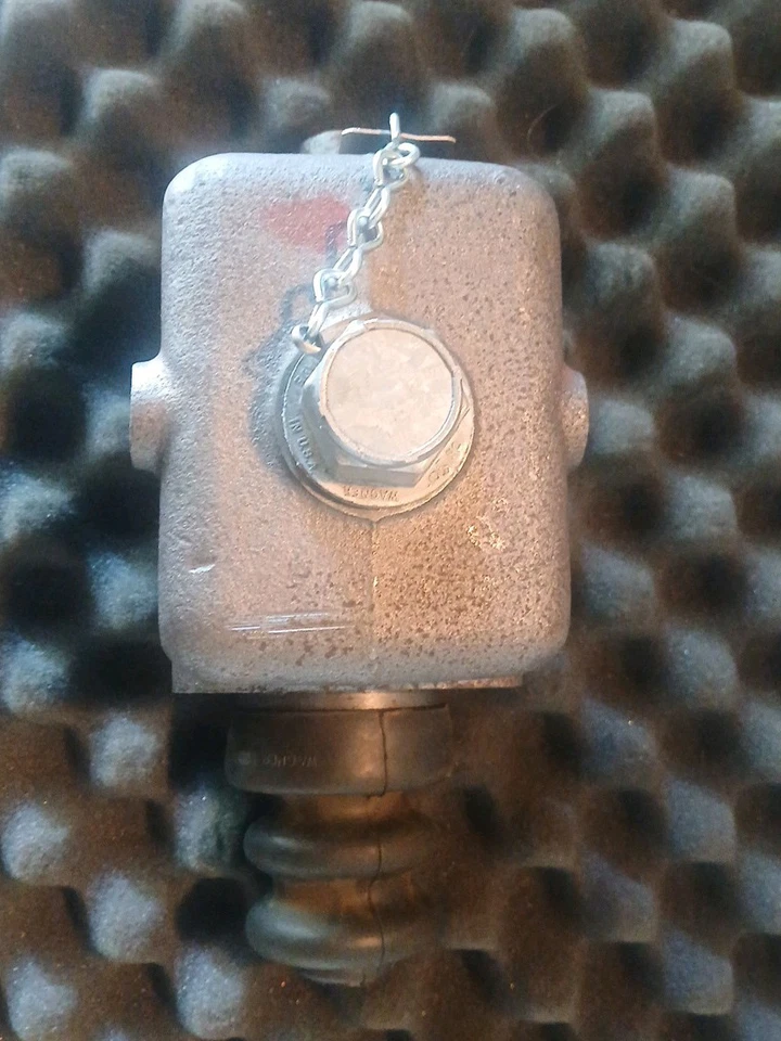 Cilindro maestro NOS OE - Wagner F44418 FE777 - 1941-82 - Ford / International Foto 4 de 4