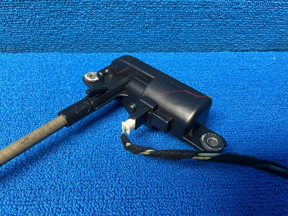 2007 - 2012 MERCEDES GL450 X164 REAR LEFT SIDE QUARTER WINDOW GLASS MOTOR OEM - Image 2 of 4