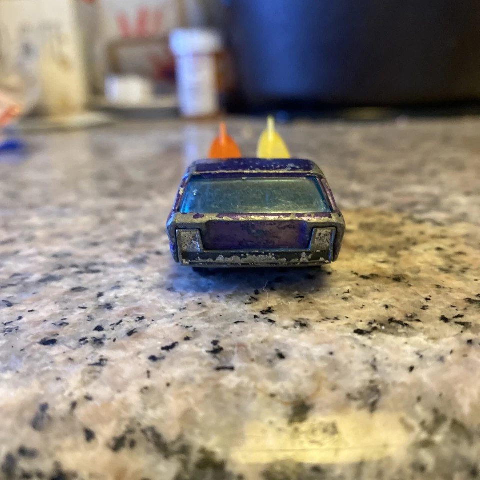 Hot Wheels Redline 1967 Deora • HK • Púrpura oscuro • Pintura original • Tablas de reproducción Foto 2 de 4