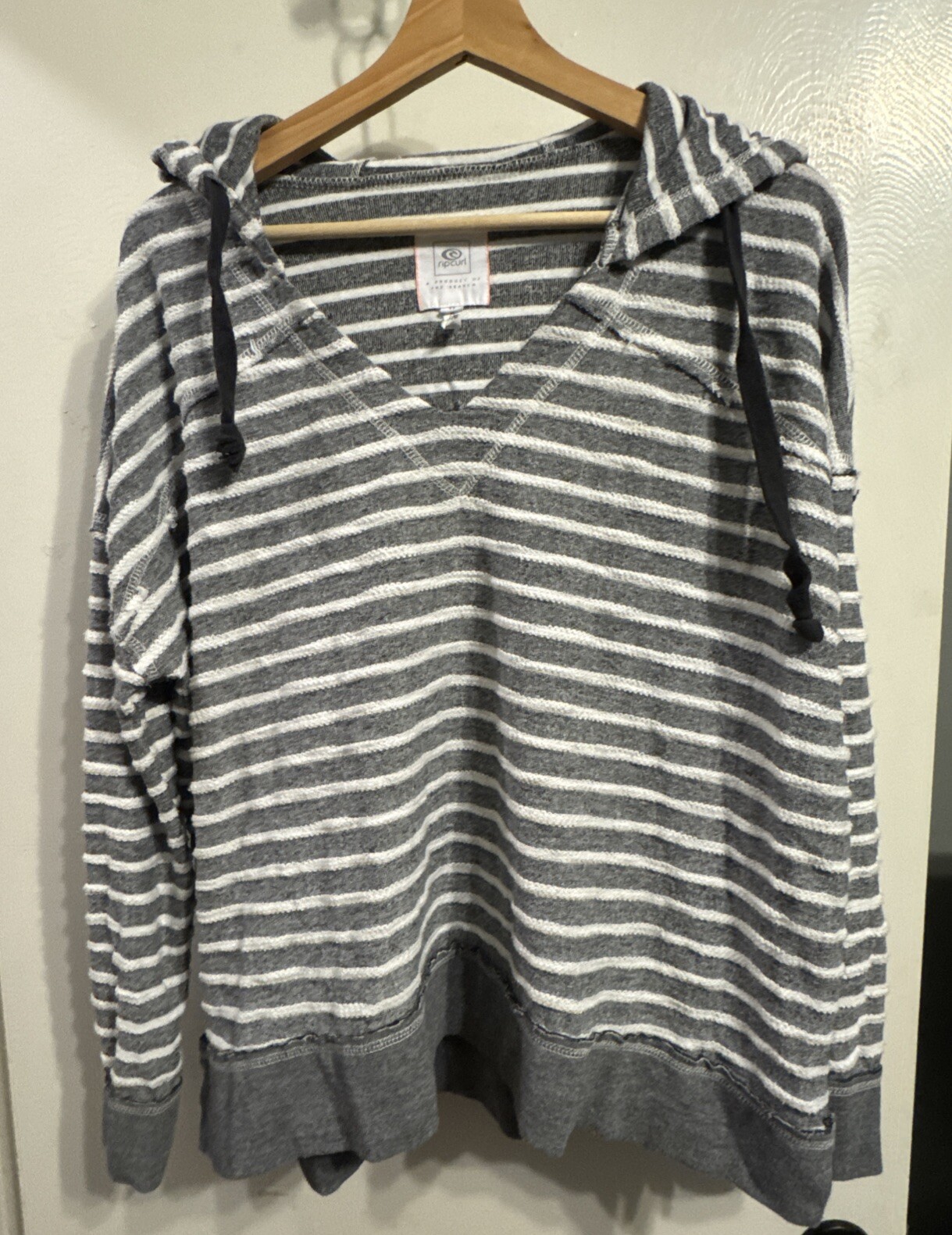 Preloved Rip Curl Hoodie Women Gray And White Str… - image 1