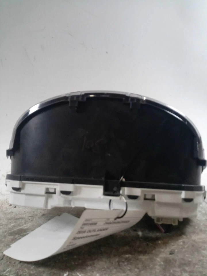 2016 Mitsubishi Outlander Speedometer Gauge OEM White 131K Miles 4WD - Изображение 2 из 4