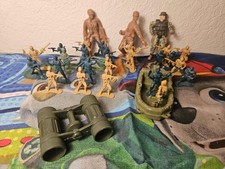 Vintage Lot Of Plastic Green Army Men Toy Soldiers