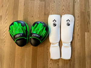 BMA Curved Focus Mitts & White Shin Guards