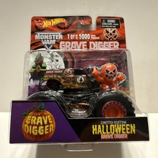 Hot Wheels Halloween Grave Digger Monster Jam Rare 2013 1/64th
