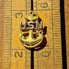 US NAVY CHIEF PETTY OFFICER PIN SMALL STICKER AND TIE CLASP