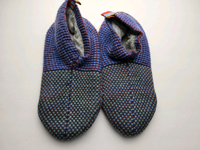 Bombas Gripper Slippers House Shoes Socks Size M (M 7-9.5, W 9-11.5)