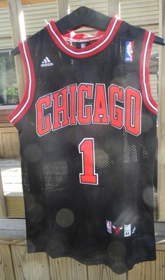 derrick rose bulls black jersey
