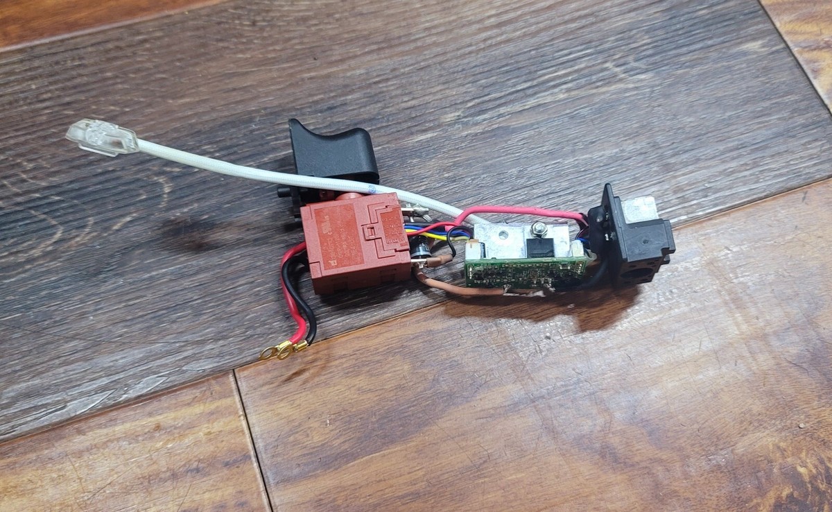 メル75901 Milwaukee ELECTRIC SWITCH ASSEMBLY FOR 2656-20 ¼ M18 Impact