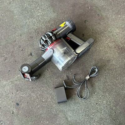 Dyson V7 Trigger Handheld Cordless Vacuum Motor Body And Brush & Charger TESTED