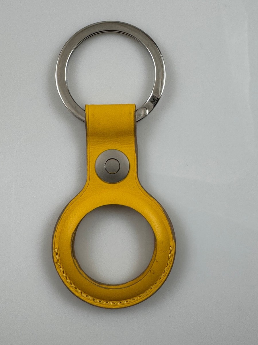 Airtag leather key ring 人気のgolden brown。