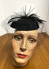 ESTATE 40's 50's Black Mini Fascinator Hat with Feather  Veil   Clip-On 315