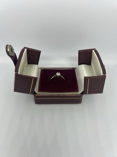 Anillo de compromiso solitario de diamantes de 0,25 quilates de oro de 9 quilates talla M1/2 - Imagen 1 de 9