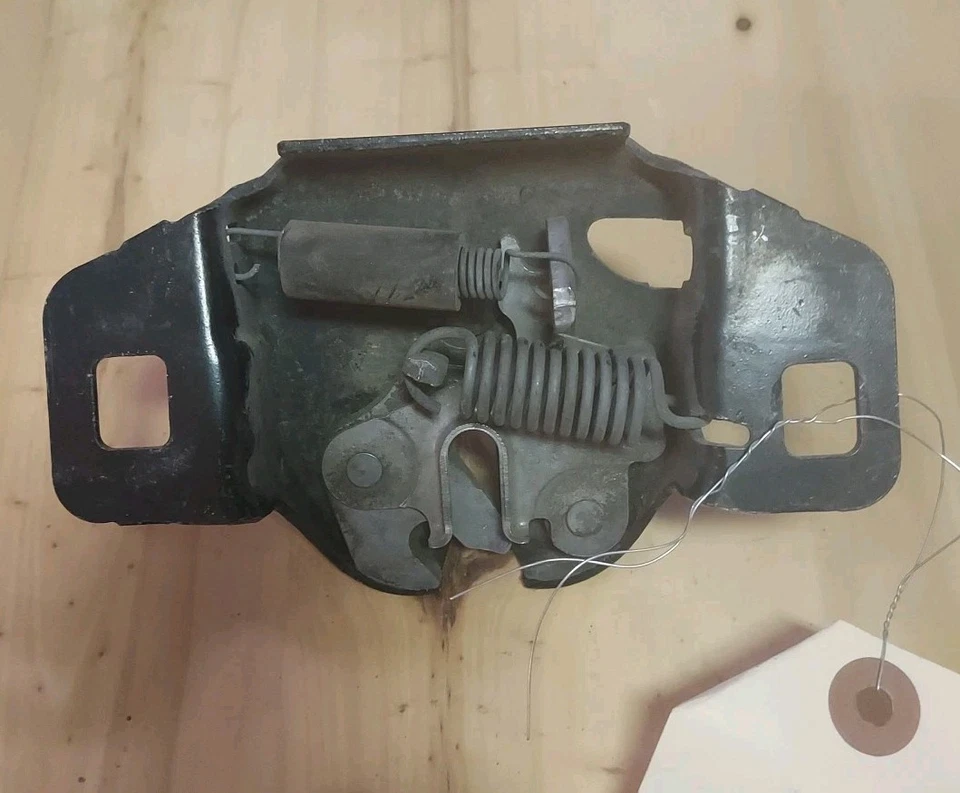 Pestillo de bloqueo del capó delantero OEM 2007-2014 Dodge Grand Caravan 3,6 L C/V Foto 2 de 2