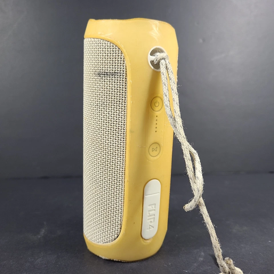 Altavoz inalámbrico portátil JBL Flip 4 impermeable Bluetooth - blanco/amarillo Foto 3 de 4