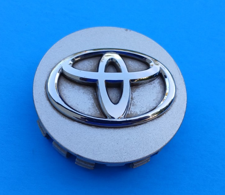 TOYOTA CAMRY VENZA SIENNA HIGHLANDER (1) WHEEL RIM HUBCAP CENTER CAP DUST OEM A6