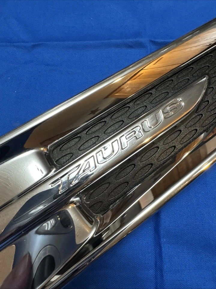 Ford Taurus 10-19 lado del pasajero derecho OEM guardabarros emblema insignia logotipo Foto 4 de 4