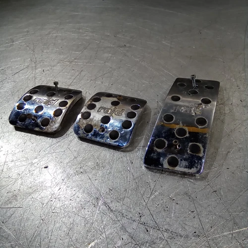 Fits: Mazda MX5 MX-5 Mk2/2.5 1998-2005 Arctic Three Piece Raid Pedal Pads