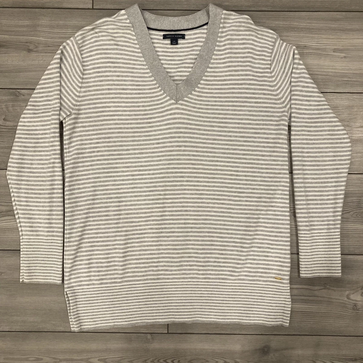 WOMEN S V NECK SWEATER TOP TOMMY HILFIGER SIZE LARGE STRIPED GRAY AND WHITE