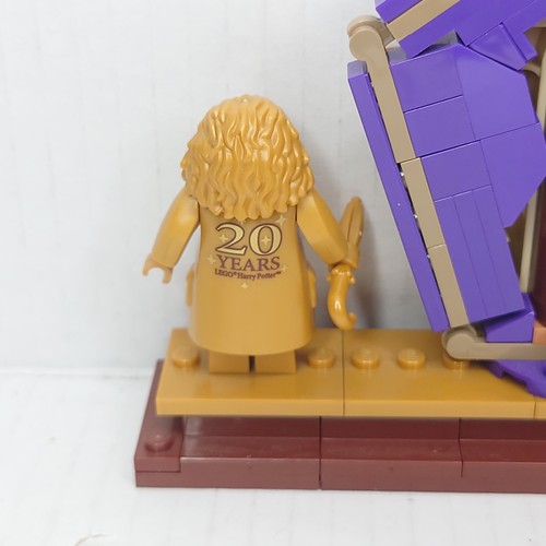 LEGO® 76391 Hogwarts Icon Minifigure - Dumbledore McGonagall Hagrid Gold 20th - Picture 6 of 9