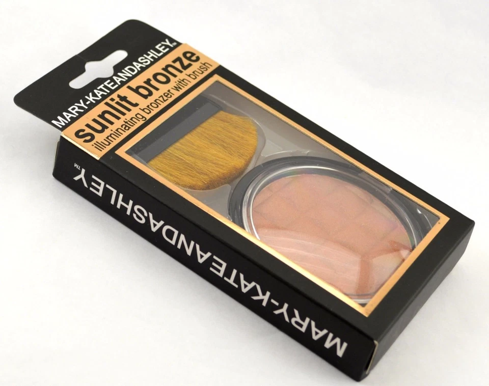 Mary-Kate & Ashley Sunlit Bronze Illuminating Bronzer w/Brush Sunkissed Bronze - Image 4 of 4