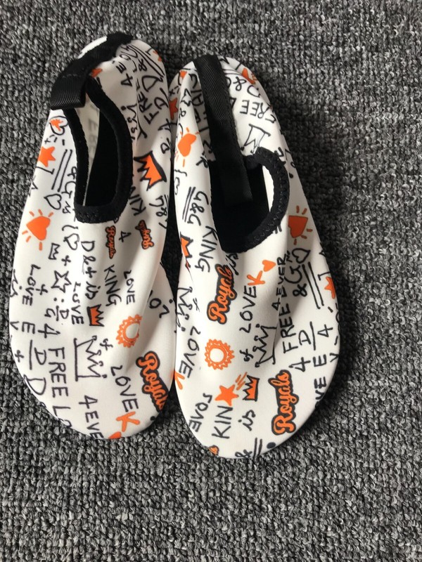 KIDS  WATER SHOES ~ SIZES 3.5-4, Pool Beach Barefoot Aqua Shoes
