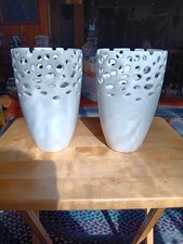 TY PENNINGTON STYLE WHITE VASES. 947