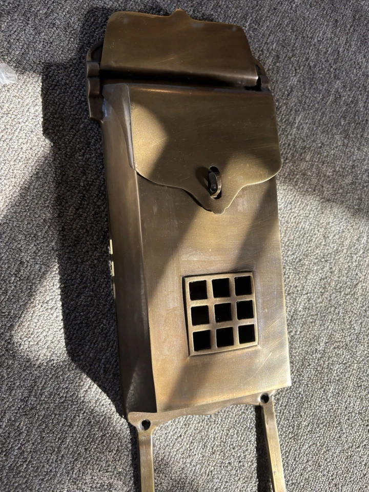 Buzón de latón vintage  Foto 2 de 4