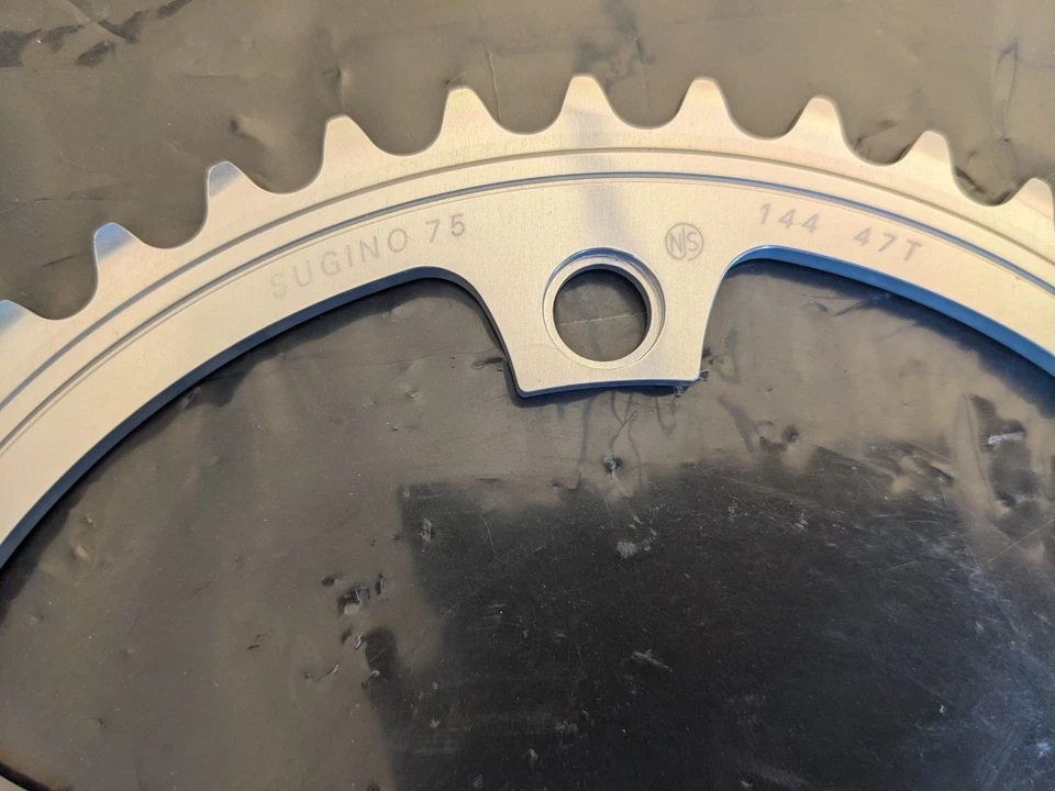 Plato individual Sugino 75 pistas - 47T x 144 mm BCD, 5 pernos - 1/8", plateado Foto 3 de 4