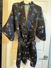 Solz Squirrel Kimono embroidered short robe, black w/flowers