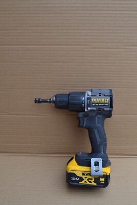 Dewalt DCD100 Schwarz 18V XR Brushless Kompakt Kombihammer Bohrhammer & 5Ah Akku