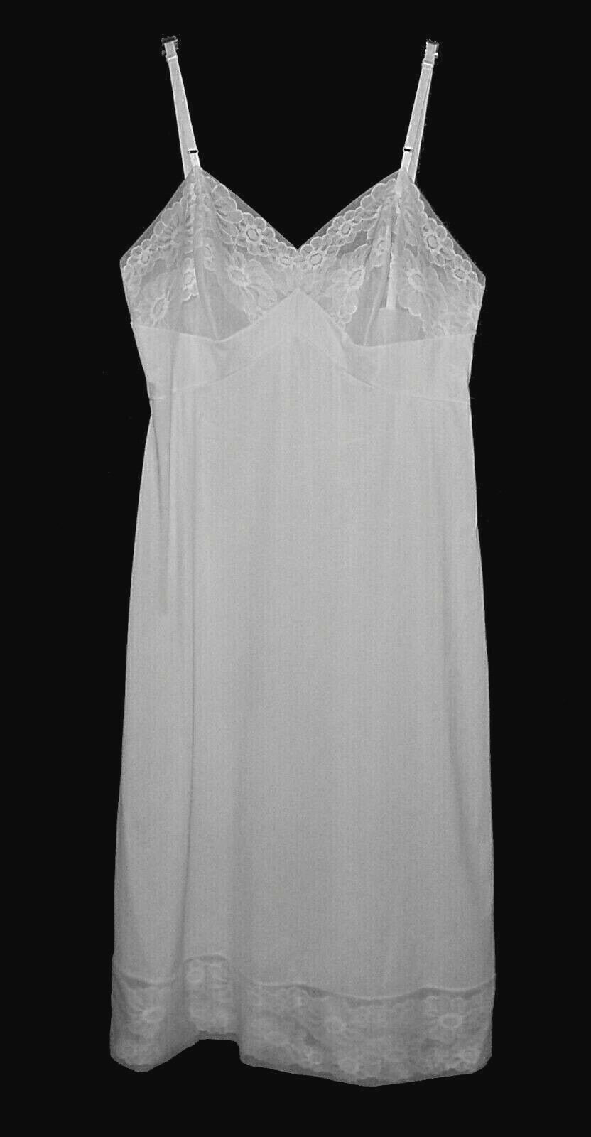 Vintage 1960s Full Slip Vanity Fair, Ivory Lace Antro… Gem