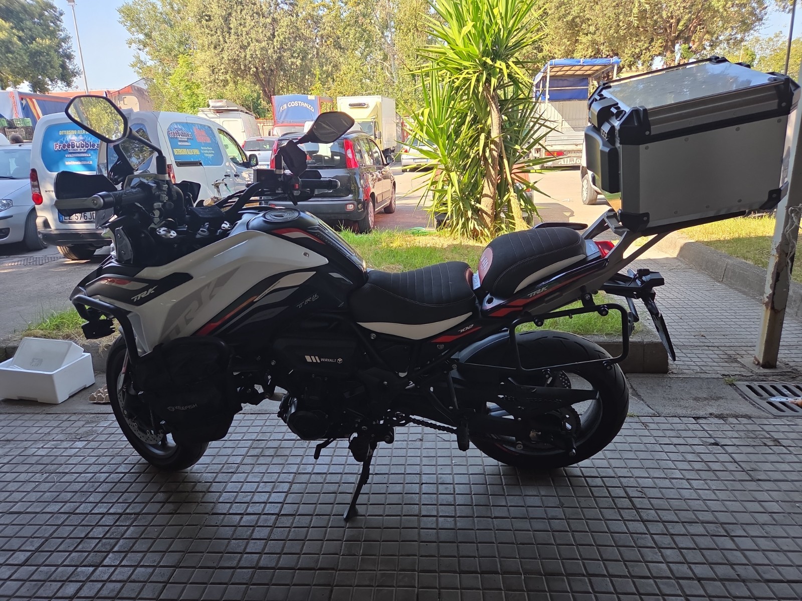 Benelli trk 702 stradale