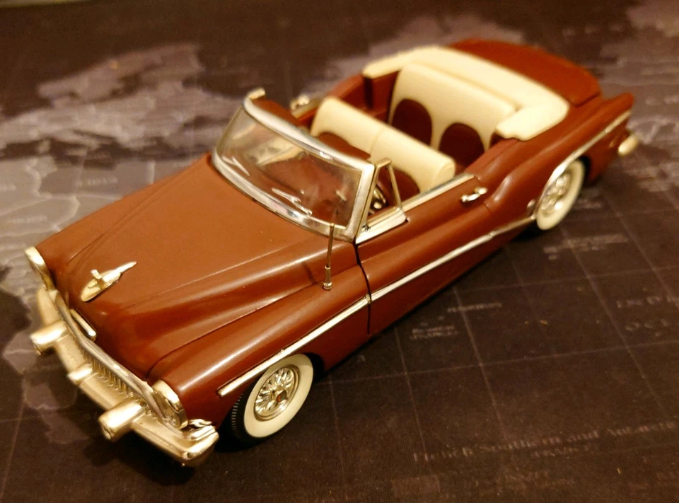 Buick Skylark 1953 escala 1:34 Diecast Signature Models Foto 2 de 4