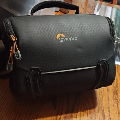 Lowepro Adventura SH 160 Padded Nylon Camera Shoulder Bag w/ Shoulder Strap