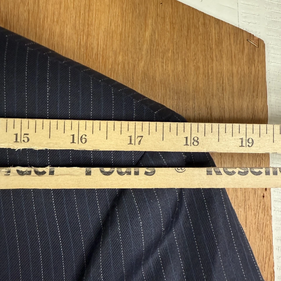 Костюм Tasso Elba мужской 38S темно-синий в тонкую полоску 2 пуговицы 100% шерсть брюки 34x28 манжеты - Изображение 4 из 4