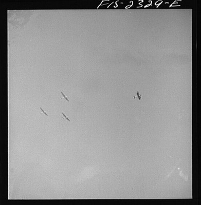 Photo:Parris Island South Carolina 1940s US Marine Corps Gliders in Flight