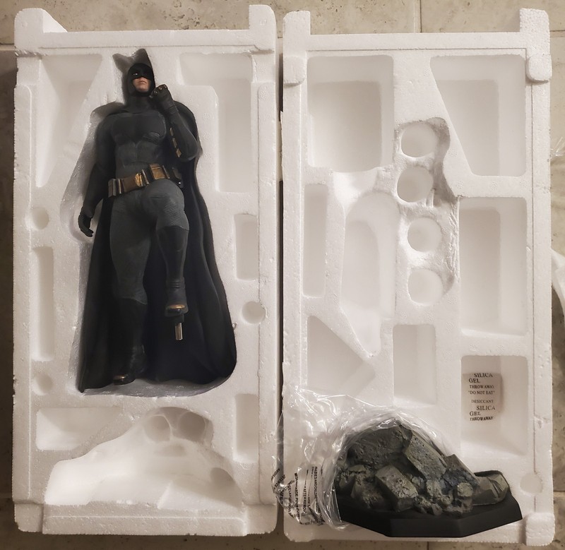 DC Batman v Superman Dawn of Justice Batman Statue - Muckle Mannequins Germany