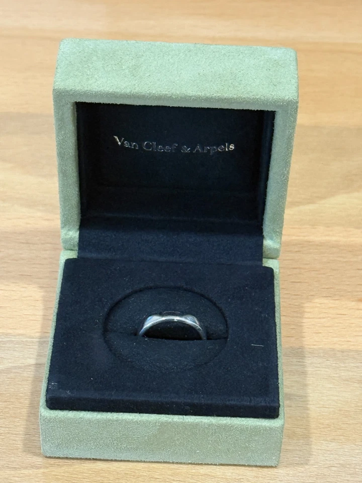 Van Cleef & Arpels Platinum PT950 Band Ring US Size 6.5 - Image 3 of 4