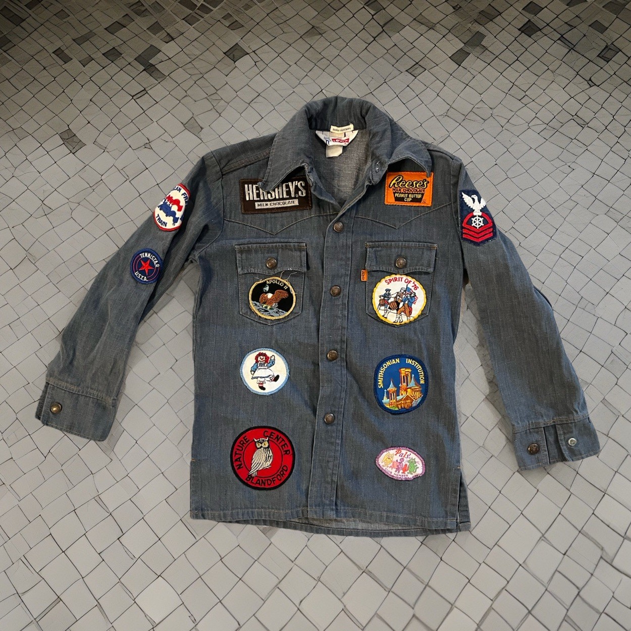 VTG 70s Levis Denim Shirt Orange Tab Jean Western Snaps Dagger Patches Rare S