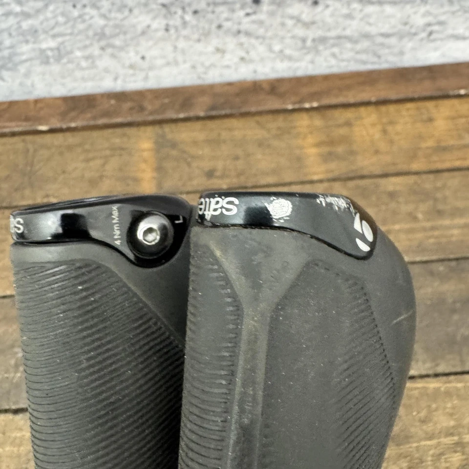 Bontrager Satellite Ergonomic Lock On Bike Handlebar Grips Pair Black 155g Ergo - Image 3 of 4