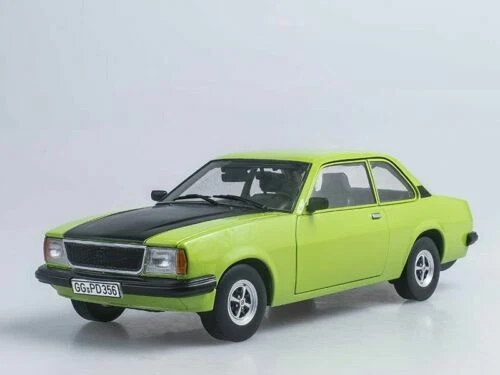Articoli di modellismo statico scala 1:18 per Opel