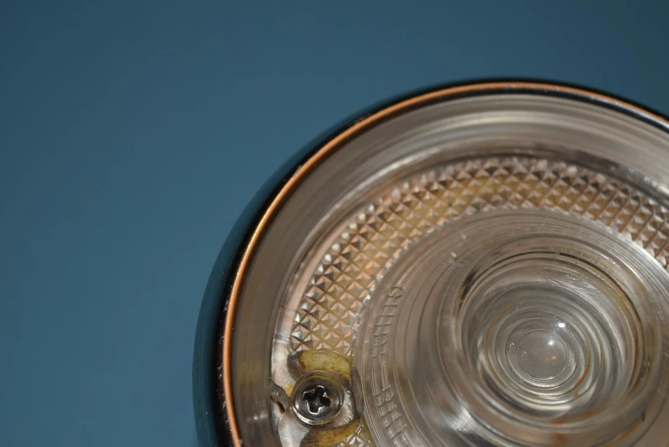 Chevrolet Chevy Corvair 1960 fabricante de equipos originales luz trasera lente y guía de carcasa BIH-60 Foto 3 de 4