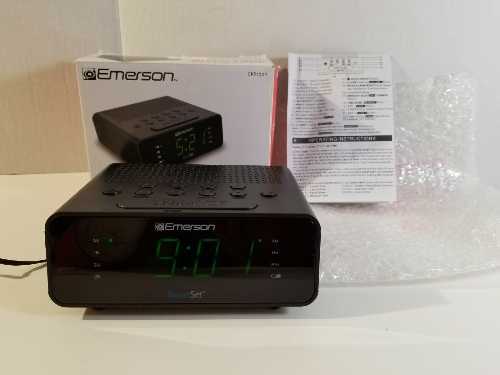 Emerson SmartSet Alarm Clock Radio with AM/FM Radio, Dimmer, Sleep