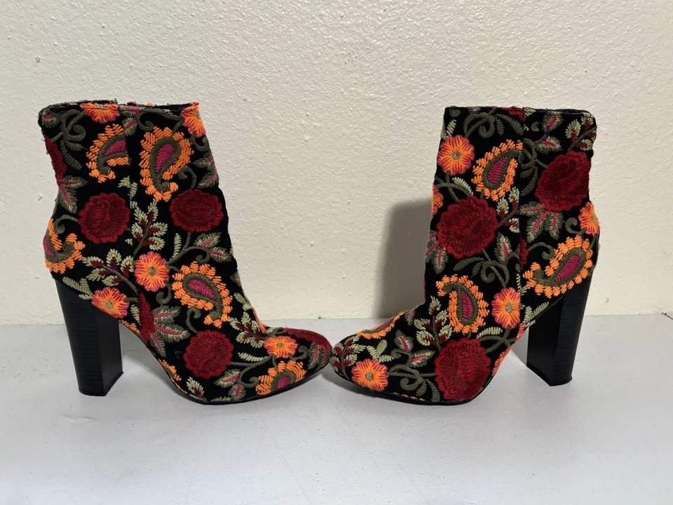 Vtg 90s Y2K Floral and Paisley Embroidered Black Boots sz 6.5 By Wild Diva - Image 3 of 4
