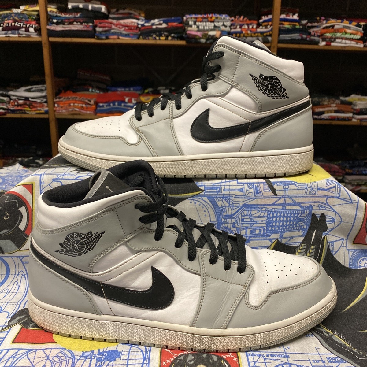 Nike Air Jordan 1 Mid 554724-092 Light Smoke Grey Size Men's Nike Air Jordan 1 Mid 554724-092 Light Smoke Grey Size Men's