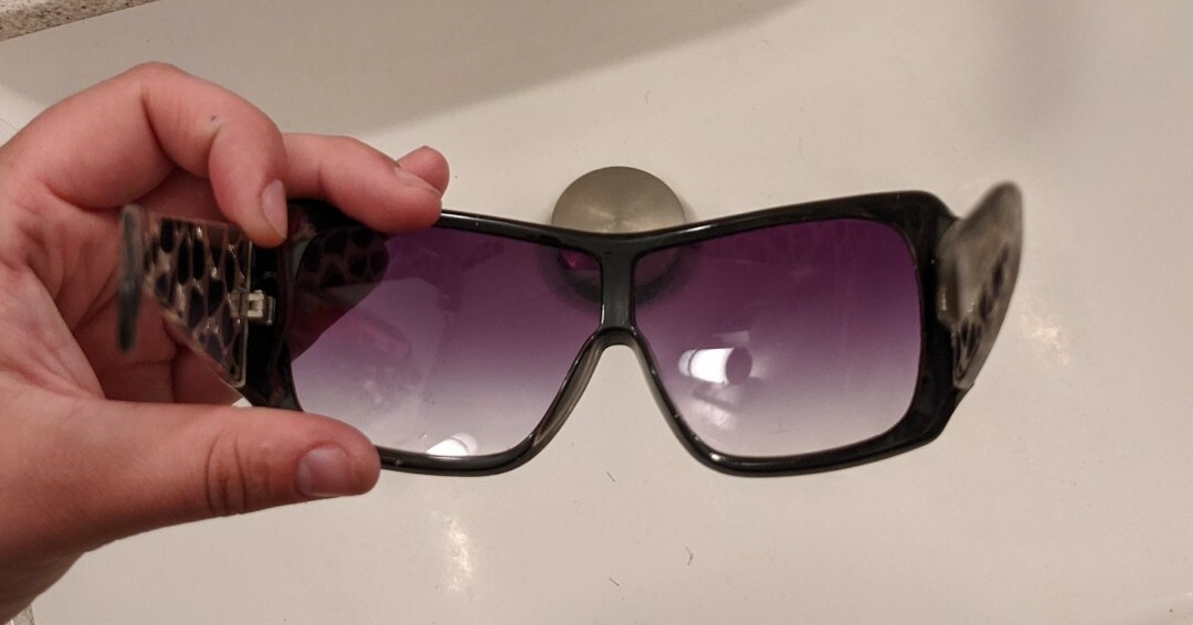 Lauren Lane X Diff Sunglasses Sharp Cat Eye Black Tortoise Ombre Gradient Diff Eyewear | Accessories | Diff Olive Green Cassidy  main image 4