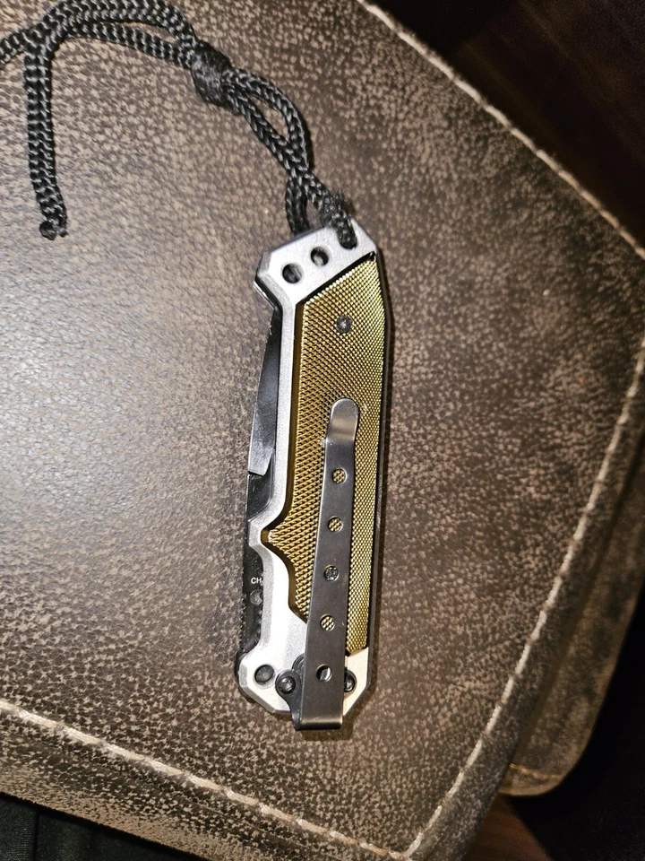 Navaja de bolsillo táctica grande Frost Cutlery Foto 2 de 4