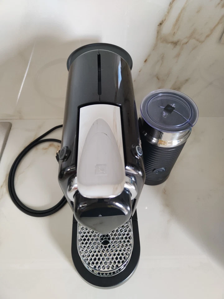 Nespresso Citiz e Milk C 123 Aeroccino Coffee Machine - Immagine 2 di 4